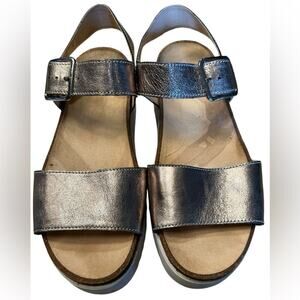 Clarks Women’s Size 10 Rose Gold Metallic Platform Sandals